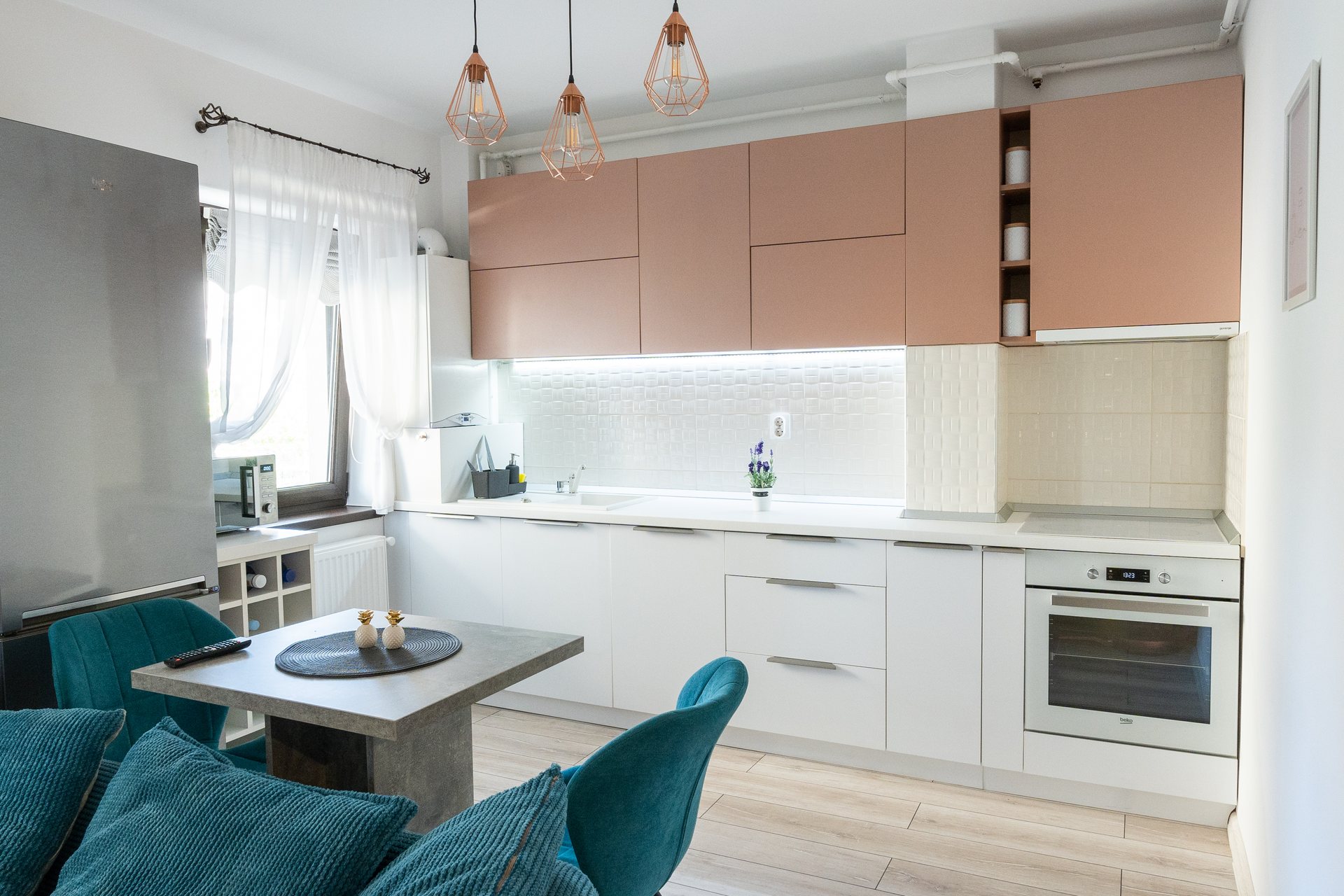 Bucătărie la comandă realizată de Allmob Design