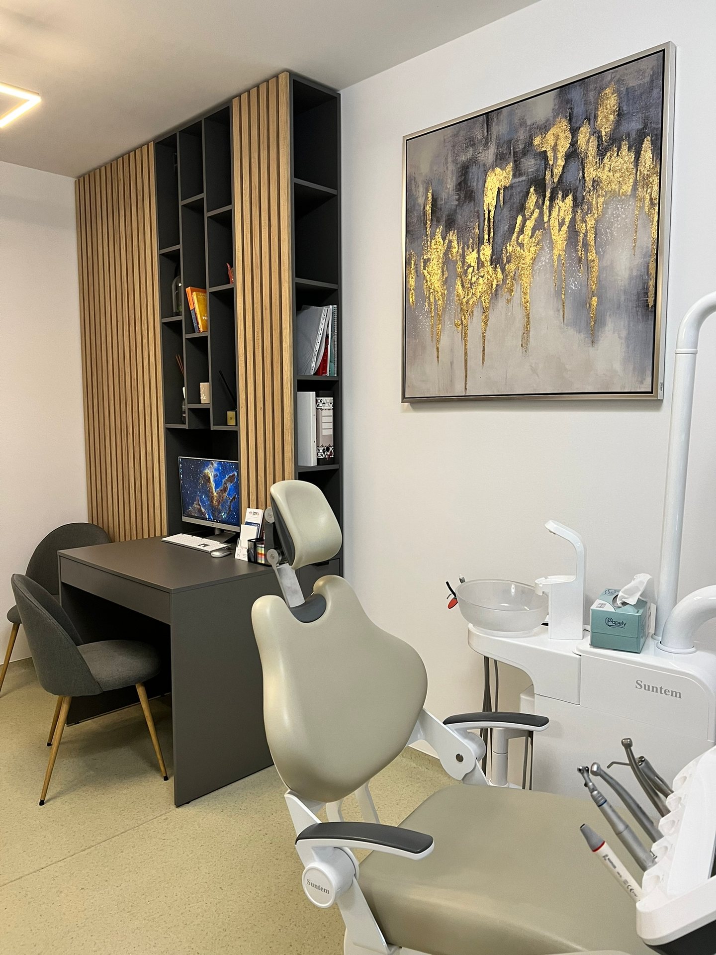 Mobilier comercial și office